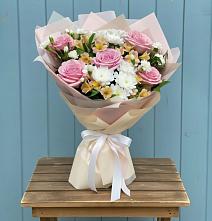 Букет цветов из:  Гвоздики, Орхидеи и Розы в Тимшино