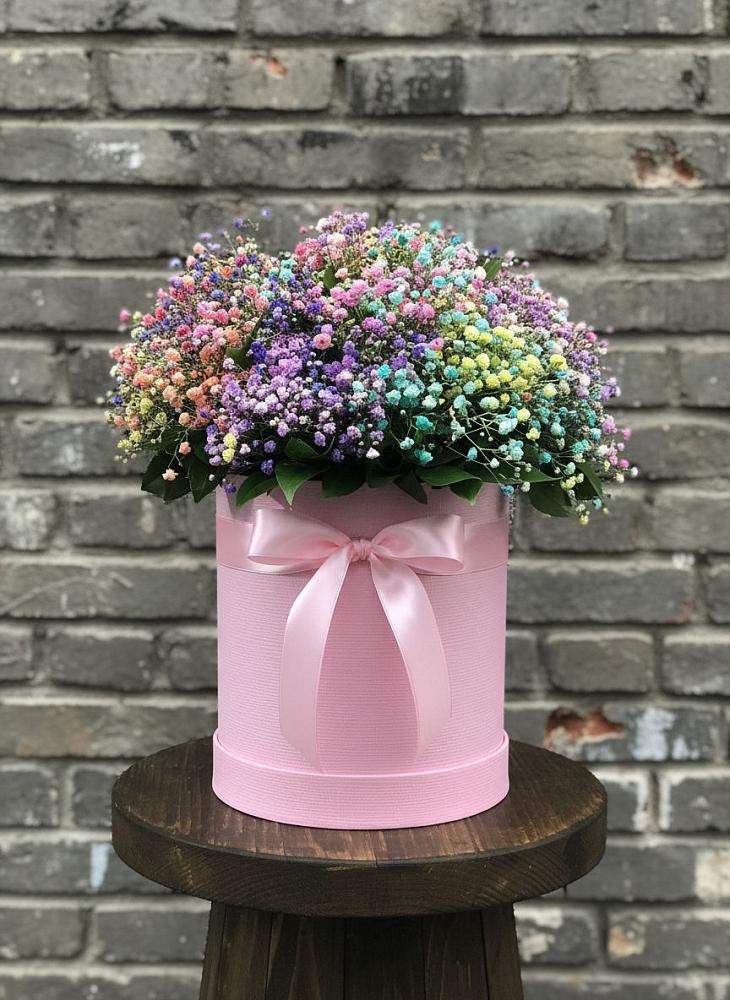 Цветочная композиция из Гипсофила и Розы в шляпной коробке в Тимшино