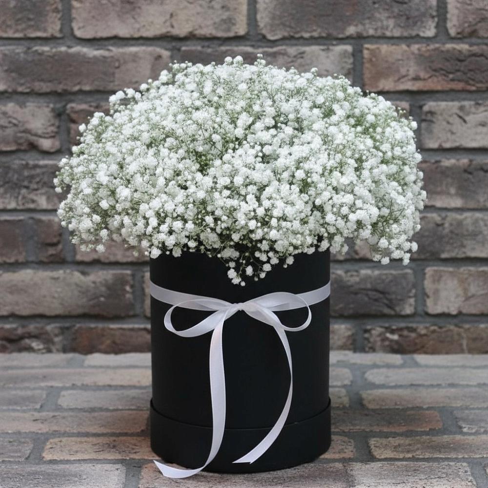 Цветочная композиция из Гипсофила в шляпной коробке в Тимшино