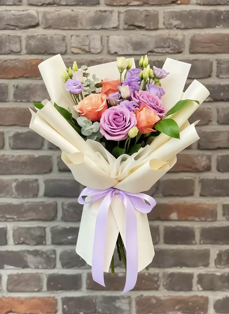 Букет цветов из: Лизиантусы и Розы в Тимшино