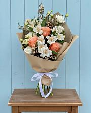 Букет цветов из:  Альстромерии, Лизиантусы, Розы и Хризантемы в Тимшино