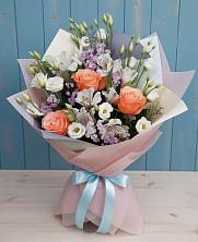 Букет цветов из:  Лизиантусы, Розы, Альстромерии и Гипсофила в Тимшино