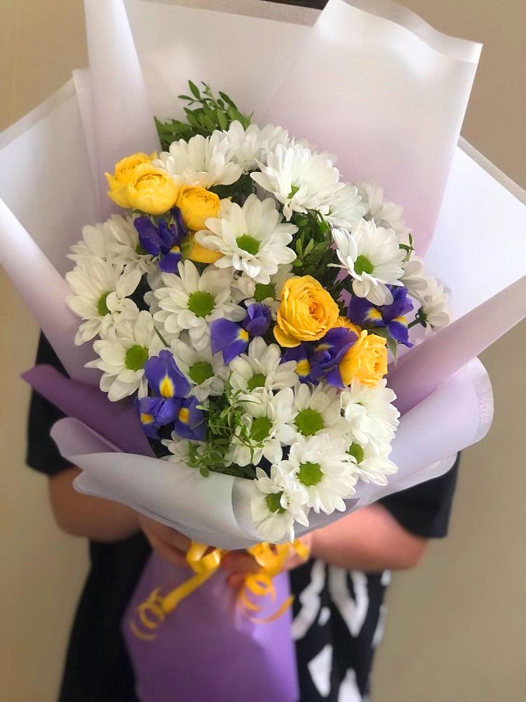 Букет цветов из: Ирисы, Хризантемы и Розы в Тимшино