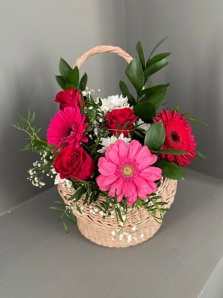 Цветочная композиция из Розы, Хризантемы и Герберы в корзине в Тимшино