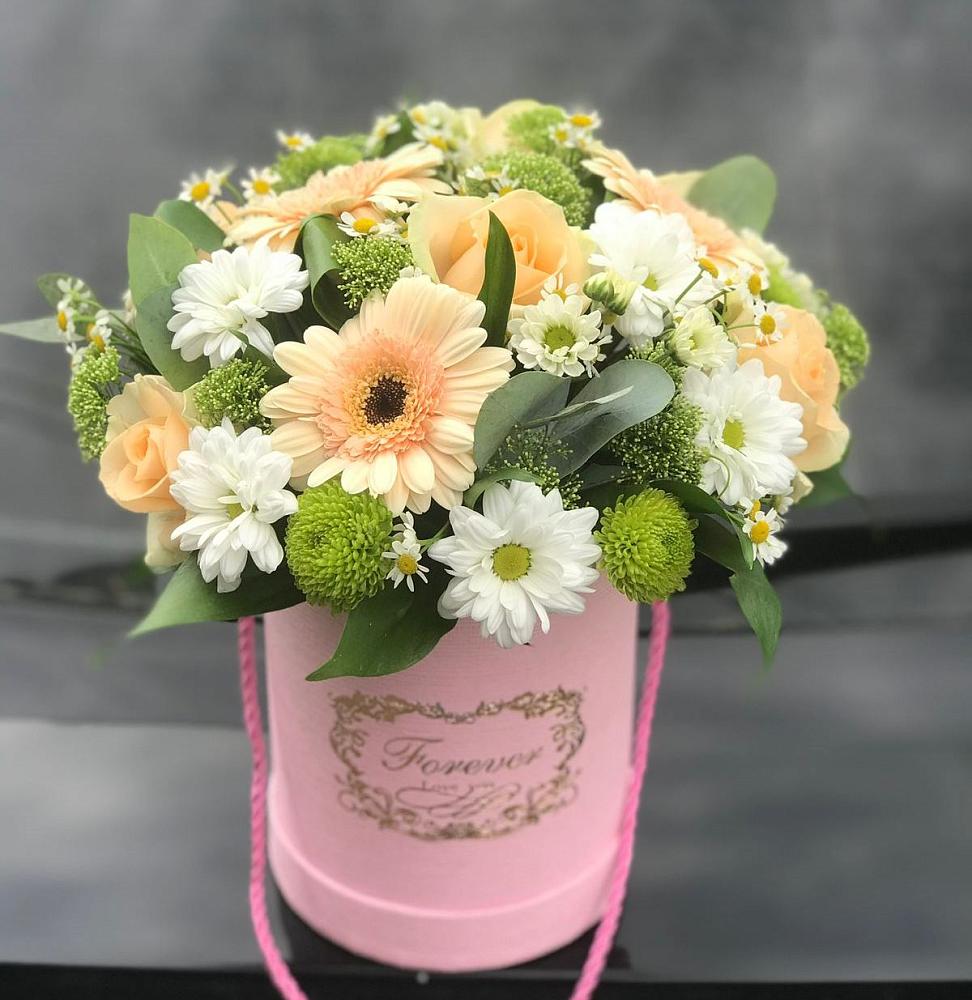 Цветочная композиция из Розы, Герберы и Хризантемы в шляпной коробке в Тимшино