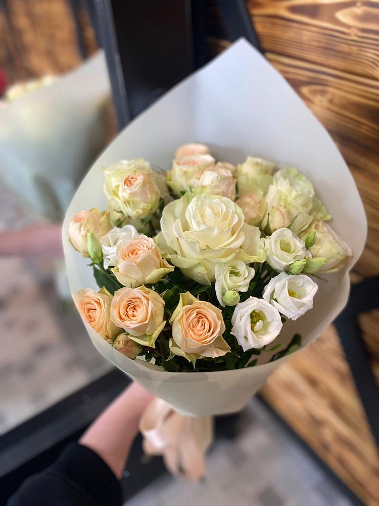 Букет цветов из: Розы и Лизиантусы в Тимшино